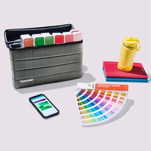 În cele din urmă au sosit noile evantaie Pantone 2023.